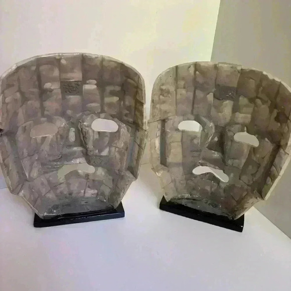 Set of two semiprecious stone souvenir Mayan Death  Masks on stands - Picture 4 of 8